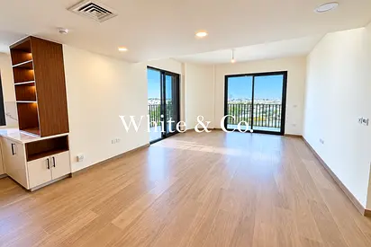 CORNER UNIT | HUGE BALCONY | MID FLOOR