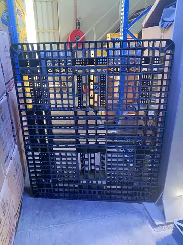 Heavy-duty Plastic Pallet - Large Grid Design for Warehouse Use