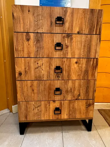 Solid wooden 5-drawer chest / dresser - perfect condition (new)