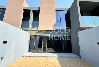 Spacious Townhouse | Close to Amenities | Freehold