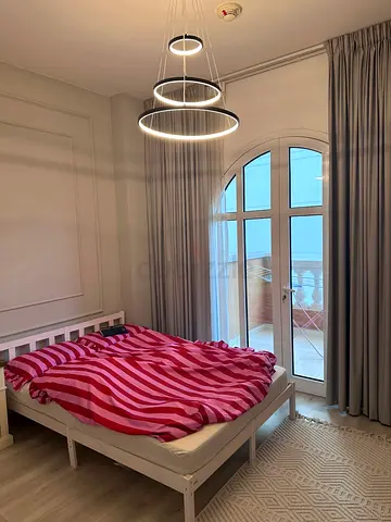 Beautiful, Spacious Room in a Cozy JVC Home