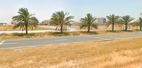 أرض تجارية وسكنية للبيع في منطقة "عجمان عليا" مع تصريح بناء (أرضي + 50 طابقاً)