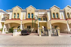 FULLY FURNISHED | VACANT | MIDDLE UNIT