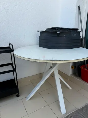 Round ikea table