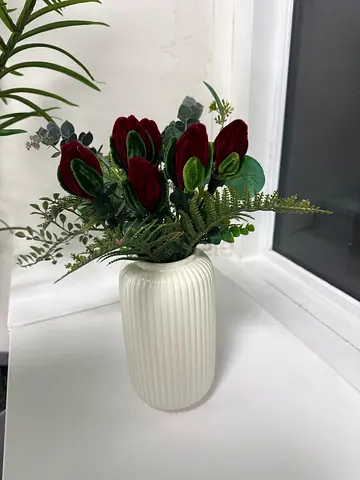 pipe cleaner rose flower vase