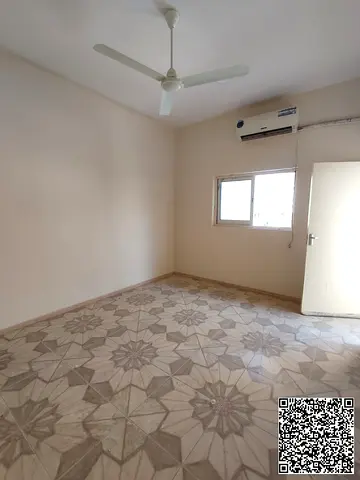 🏡 فرصة مميزة للسكن العائلي في الرميلة – عجمان! للإيجار شقة واسعة ومريحة مكونة من غرفتين وصالة، مع بلكونتين تمنحان الشقة إطلالة وتهوية جيدة