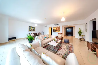 Rare 2 bed | Skyline + Lake | Viewable