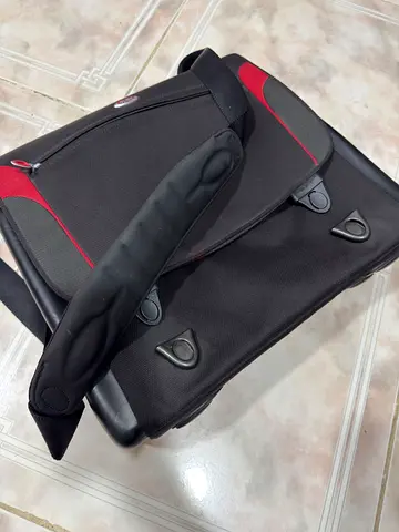 Tumi 2 way Black and Red Padded Laptop Bag / Briefcase - Good Condition