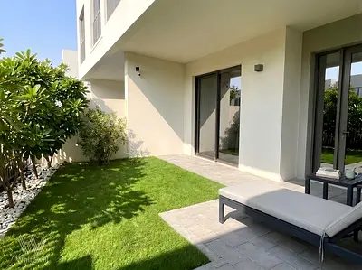 Liner Park View | Furnished and Upgraded Townhouse