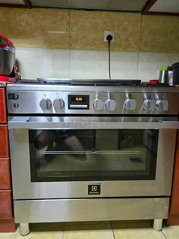 Electrolux Freestanding Cooker 90x60cm, 5-Burner Gas Hob, Cast-Iron Pan Supports, 127L Fan Oven, Tur