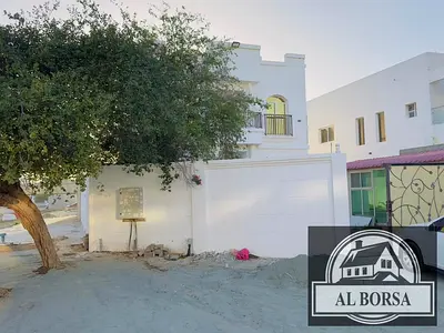 فيلا للايجار فاخمه جدا خمس غرف ومجلس وصاله وغرفه خدامه قريبه من جميع الخدمات الحياتيه واليوميه