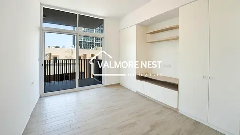 LUXURY LIVING | SPECIOUS AND BRIGHT | NEAR TO EXIT