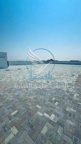 أرض صناعية 14,000 قدم للإيجار في الصجعة | بناء جديد | إنترلوك كامل | نظام مكافحة حرائق
