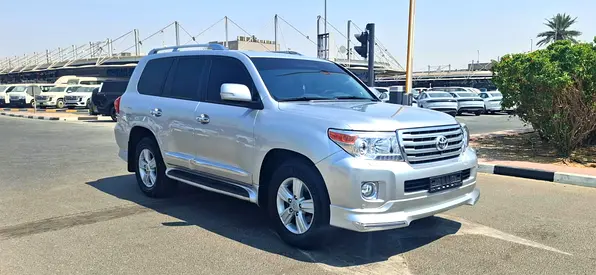 TOYOTA LANDCRUSIER VXR 5.7 L 2014 GCC