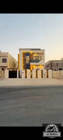 للبيع في الحليو2 فيلا 6 غرف ماستر ومجلس وصاله مع مسبح ثلاث طوابق ارضي واول وروف