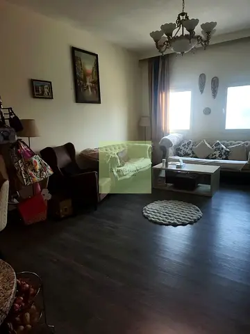 2 bedroom plus 2 bathrooms and one powder room. Wooden flooring.