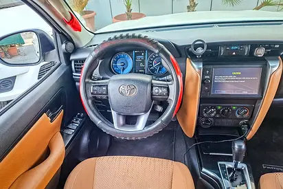 2022 Toyota FORTUNER — миниатюра 11