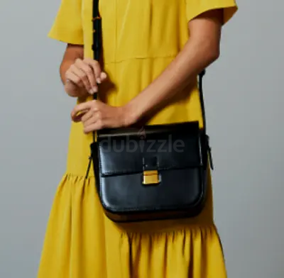 Classic Black Leather Shoulder Bag with Gold Clasp
