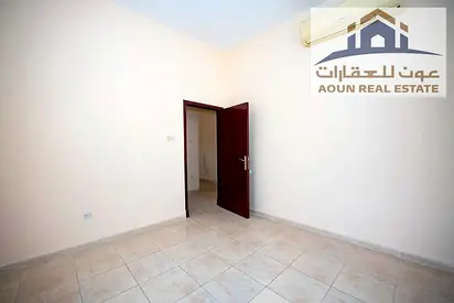 Villa for rent in the Al Sharqan area, located within an upscale residential complex. 3 bedrooms + living room + maid's room 3 bathrooms Split air