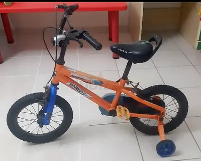 Kids orange 14-inch bicycle with training wheels - good condition