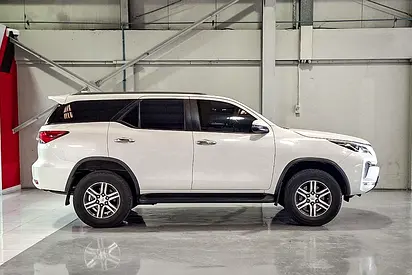 2022 Toyota FORTUNER — фото 4