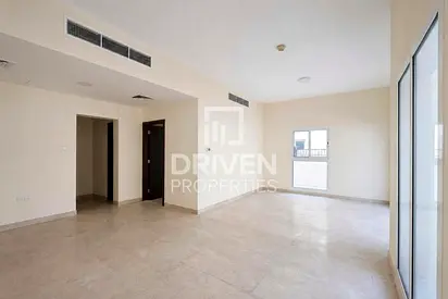 Big Balcony | Corner Unit | 4 Floors | Vacant
