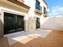 Double Row | Middle Unit | Modern Community | Mediterranean-inspired Architecture
