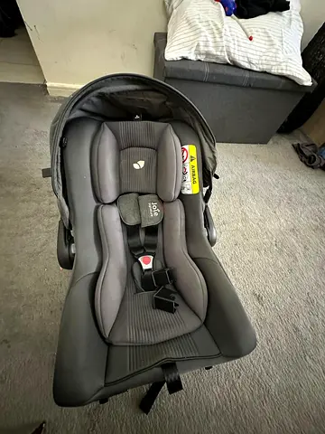 Joie Infant Car Seat (rear-facing) — Good Condition