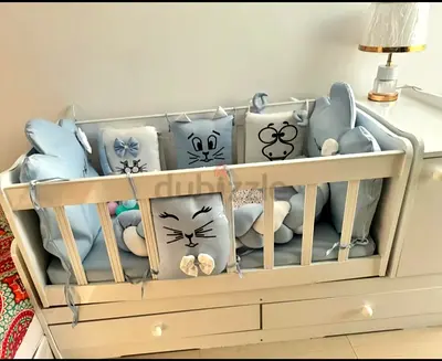 Baby bassinet /baby crib with cushions and mattress