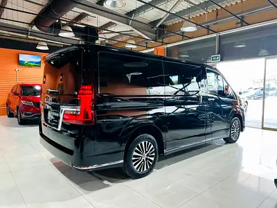 صورة 6 لـ 2026 Toyota GRANVIA
