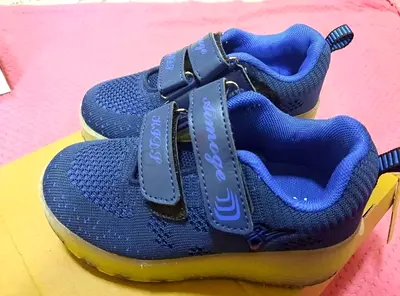 Kids skating shoes size 28 28 5EU