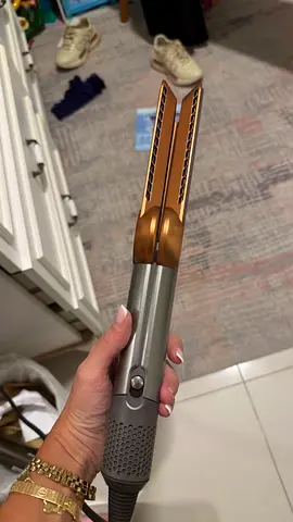 Dyson Airstrait straightener