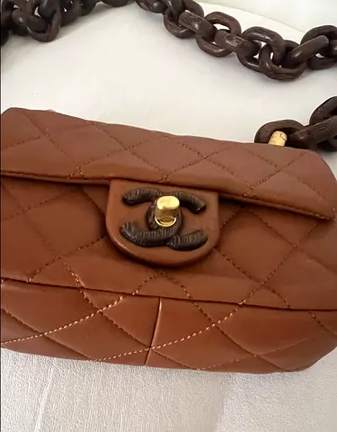 Copy a Brown Quilted Chain-strap Shoulder Bag
