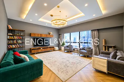 DESIGNER RENOVATION | FULL MARINA VIEWS | SPACIOUS FAMILY HOME