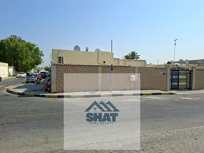للبيع فيلا دور واحد نظيفة جدا زاوية موقع مميز منطقة الحزانة – الشارقة المساحة 5536 قدم