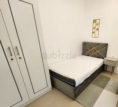 Executives not CROWDED flat. For European or ARABIC ONLY.
