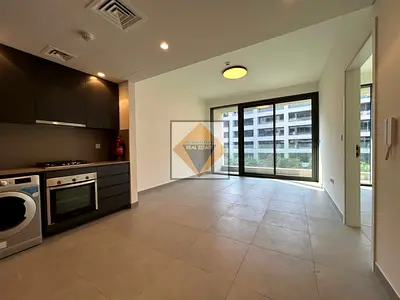 شقة بتصميم ذكي جديدة كلياً (غرفة وصالة) | حمامان | مساحة واسعة | شرفة | موقف مغطى مجاني | إمكانية استخدام المسبح والنادي الرياضي