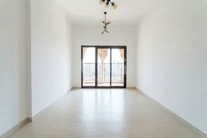Semi Furnished | W/ Study | Low Floor | Vacant