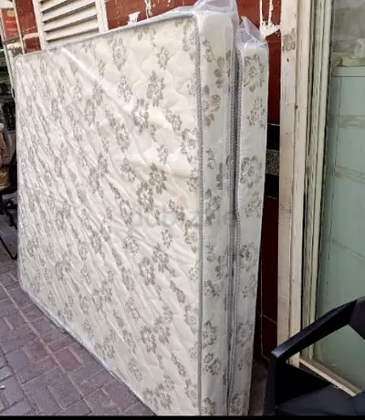 King size 180x200cm mattress.  Same day delivery available