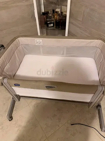 Chicco bedside crib with mattress - excellent condition