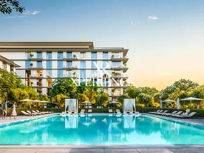 COMMUNITY EXPERT | CORNER UNIT | POOL VIEW