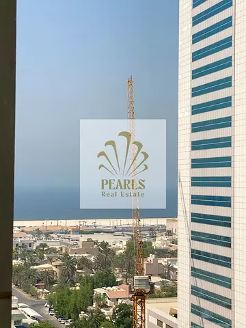 للإيجار السنوي شقة راقية مكونة من غرفتين ماستر وصالة في أبراج عجمان ون بمنطقة الراشدية 3، عجمان، مع مرافق مجانية وخدمات مميزة للسكان.