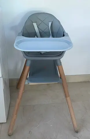 Gray Baby High Chair with Wooden Legs — Good Condition