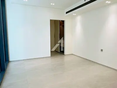 Brand New | Vacant | Modern Studio | Large Layout