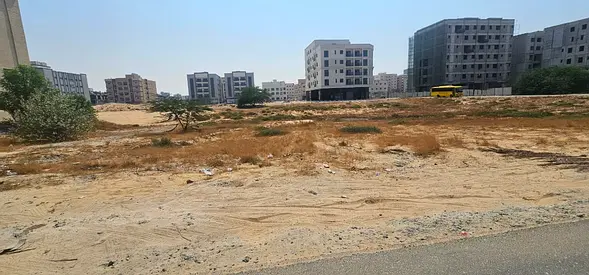 قطعة ارض للبيع بمنطقة الياسمين عجمان خلف الحديقة