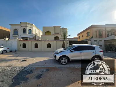 Villa for sale in Al Rawda 2, on a street and alley, 6 years old, next to a mosque, 6 rooms, a majlis, a hall, and a maid's room.