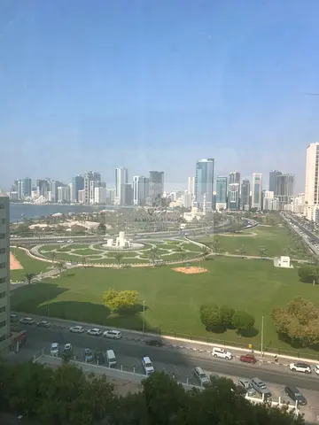 غرفة وصالة بمساحات ممتازة وإطلالات مفتوحة في المجاز 2، شارع جمال عبدالناصر، تكييف وصيانة مجانيان، خصم 4,000 درهم للسنة الأولى