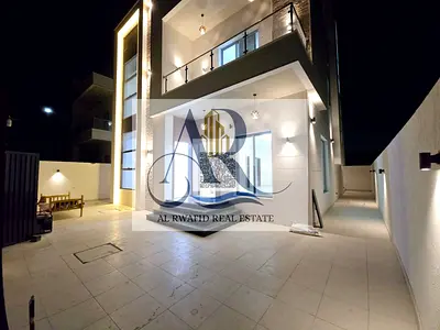 تتميز الفيلا بتوزيع عملي يوفر مساحات مناسبة للسكن العائلي، مع 4 غرف نوم