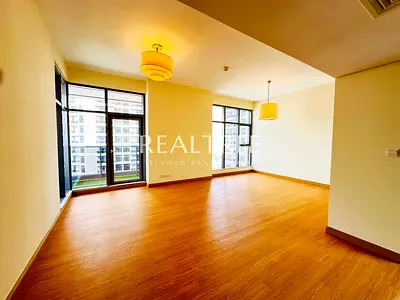 High-Floor 1BR | Huge Size | Close to Metro
