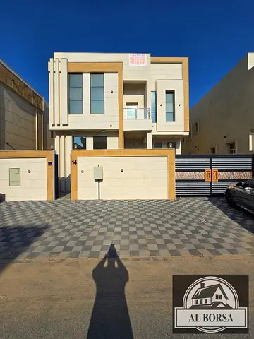 فيلا للبيع بمنطقه الزاهيه تتكون من خمس غرف نوم ماستر ومجلس وصاله ومطبخ مع غرفه الخادمه  السعر شامل الكهرباء والمياه والمكيفات